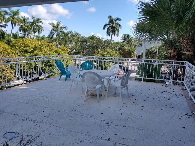2nd floor terrace - common area - 2545 S Bayshore Dr