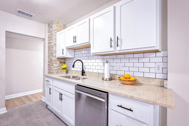 Foto del edificio - 7530 Bloxham Ave
