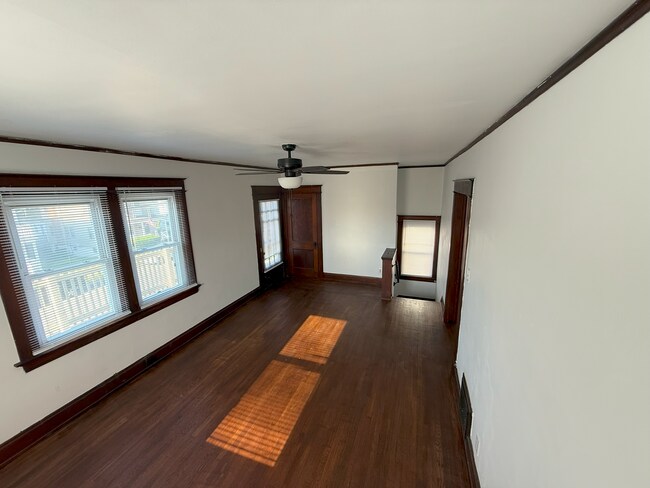 Family Room - 2634 Melrose Ave