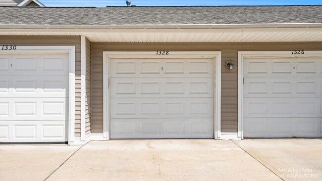 Building Photo - 1328 Heatherwood Ln