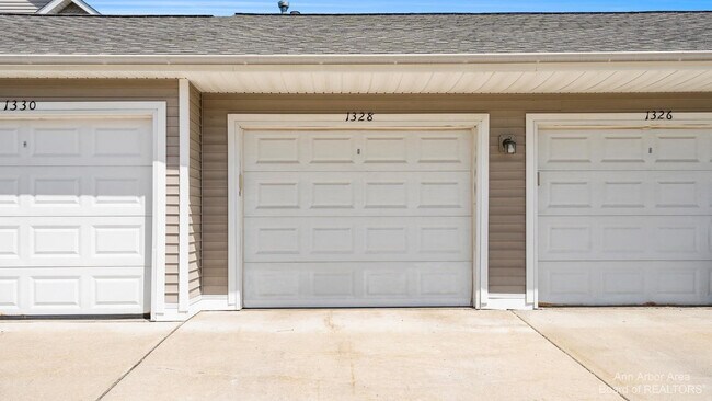 Foto del edificio - 1328 Heatherwood Ln