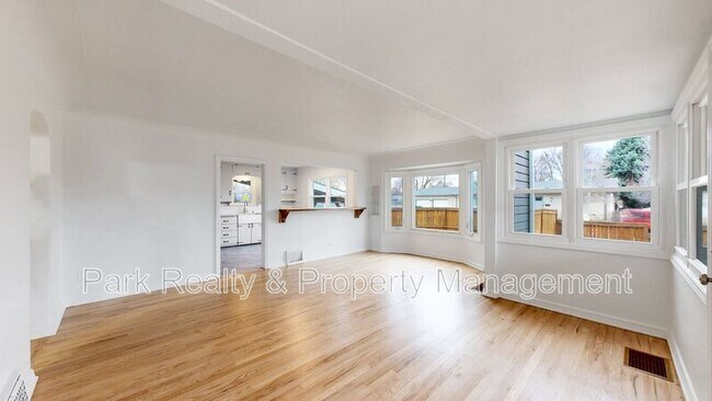 Foto del edificio - 3090 S Marion St