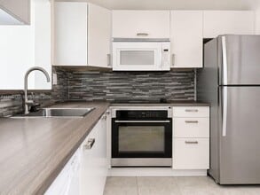 Building Photo - 10865 SW 112th Ave