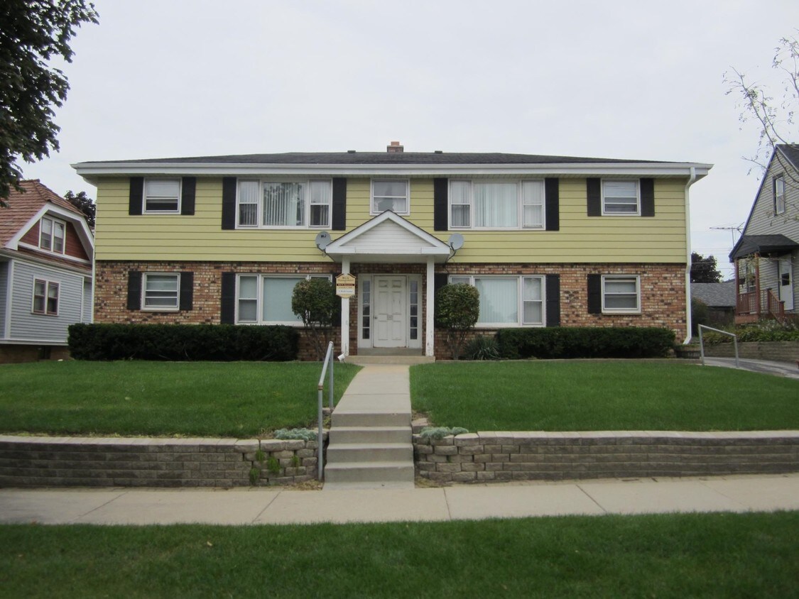 Primary Photo - 9034 W Howard Ave