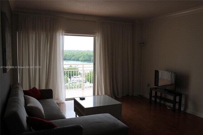 Building Photo - 400 Kings Point Dr