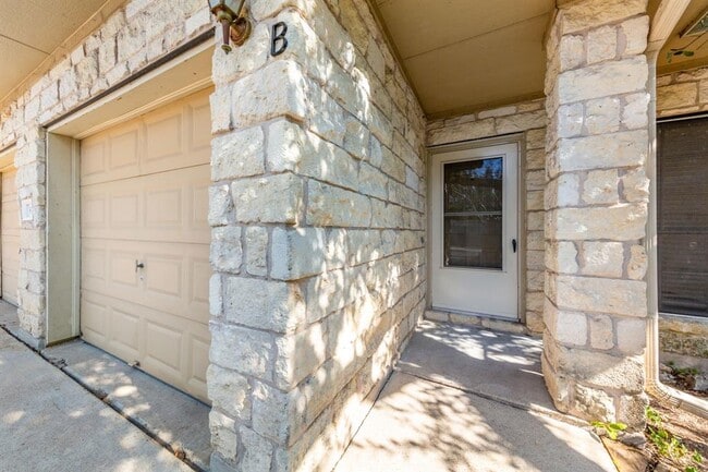 Foto del edificio - 8708 Weiser Dr