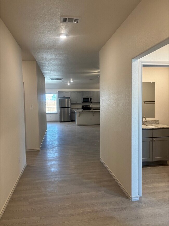 Foto del edificio - 8515 E County Rd 110