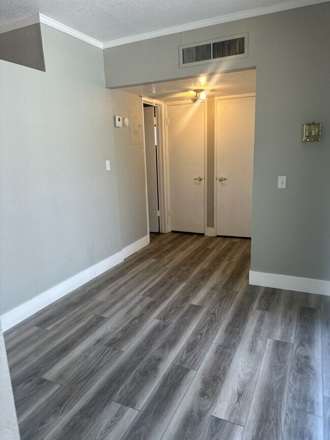 Building Photo - Studio condo available May 1st!