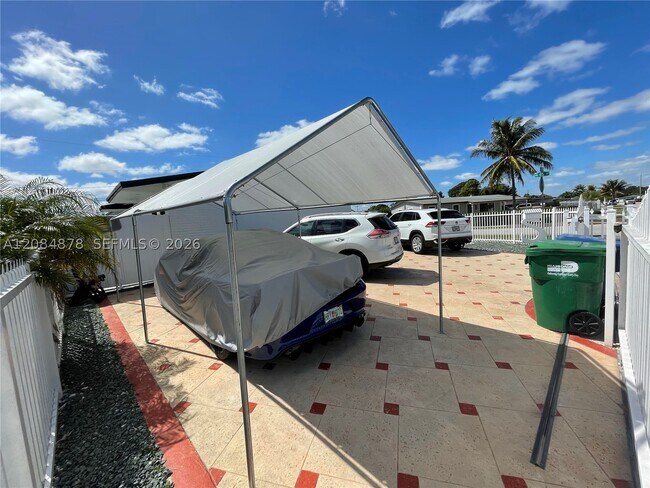 Foto del edificio - 4480 NW 170th St
