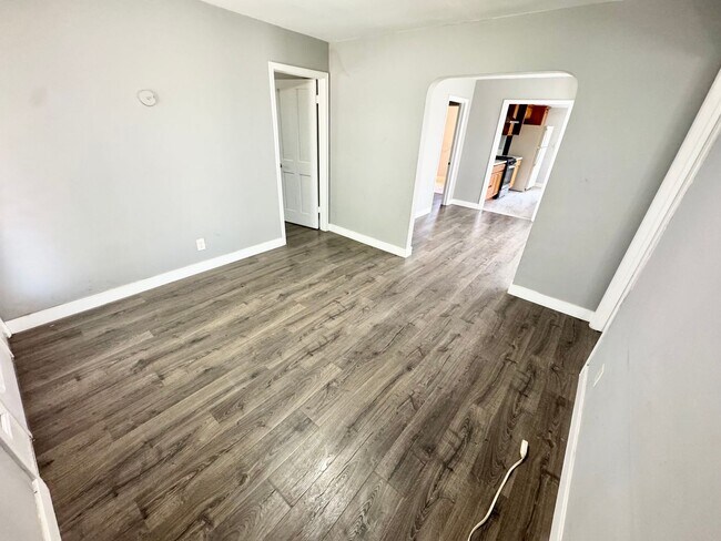Foto del edificio - 2 bed 2 bath Single family home with a big...