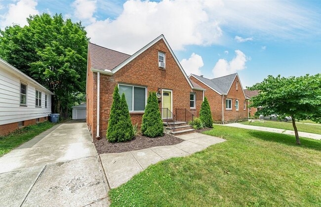 Building Photo - 5934 Deering Ave