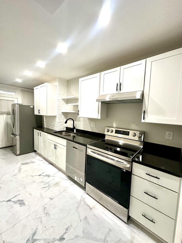 Primary Photo - 208 W 34th St