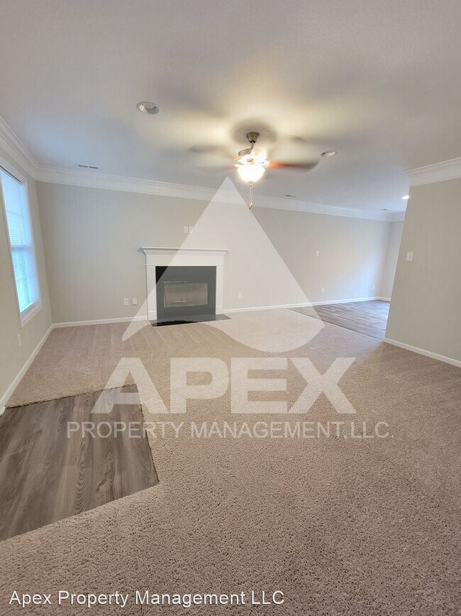 Foto del edificio - 3 br, 2.5 bath House - 8009 Cambridge Rese...