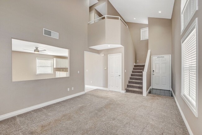 Foto del edificio - Spacious 4-Bedroom Home in Prime Location!