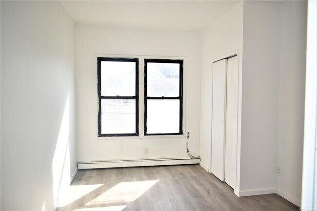 Building Photo - 117-6 Jamaica Ave