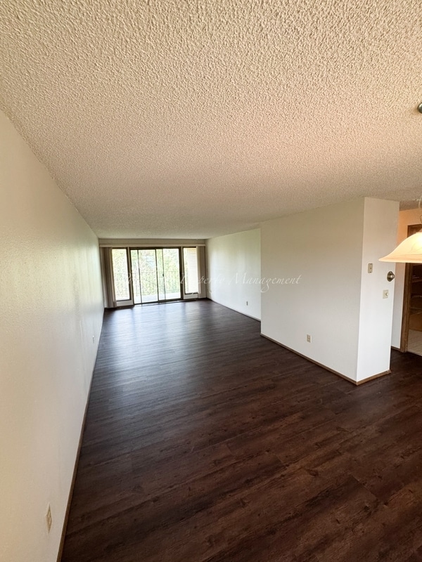 Building Photo - 403 La Villa Dr