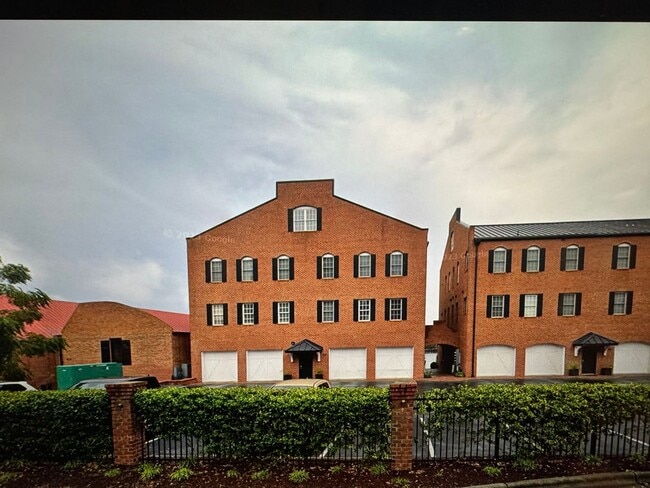 Building Photo - Fully Furnished Waterfront Elegance on Mai...