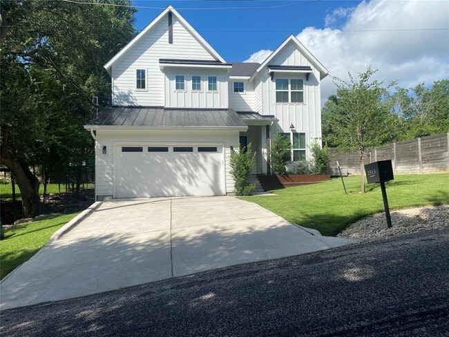 Building Photo - 2513 De Soto Dr