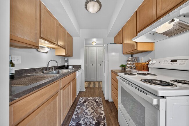 Cocina funcional en los apartamentos Drawbridge en Harrison Township, Michigan. - Drawbridge Apartments East