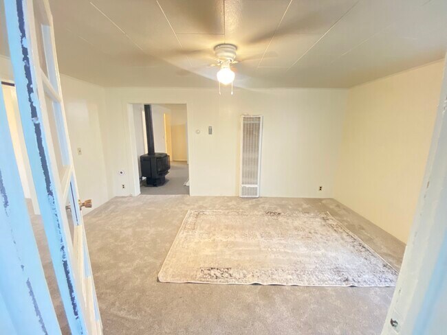 Living room - 136 S Maybell Ave
