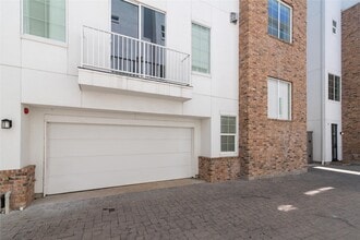 Building Photo - 3821 N Braeswood Blvd