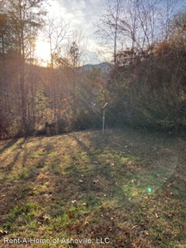 Building Photo - 2 br, 2 bath House - 298 Dix Creek Rd. #1