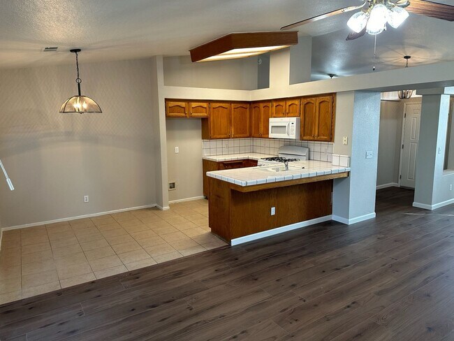 Foto del edificio - 705 S. LATIMER ST - 3 BEDROOM 2.5 BATH - T...