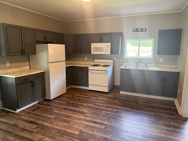 Foto del edificio - Large 3-Bed 2-Bath Home Uhrichsville