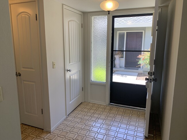 Entrada principal - 124 Milmar Way