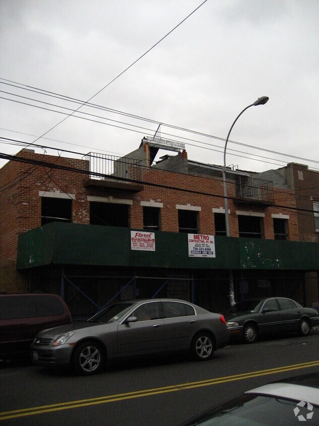 Building Photo - 10223 43rd Ave