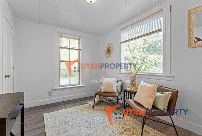 Photo - 2263 S Green St House