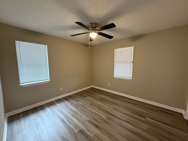 Building Photo - 115/117 Vintage Ct