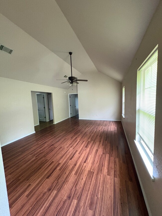 Foto del edificio - 605 N Maple St