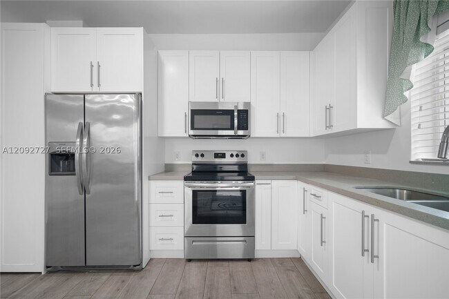 Foto del edificio - 836 NW 33rd Ave