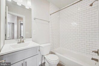 Building Photo - 4300 Chestnut St