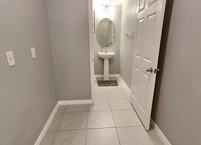 Building Photo - 4403 Gumbo Limbo Dr