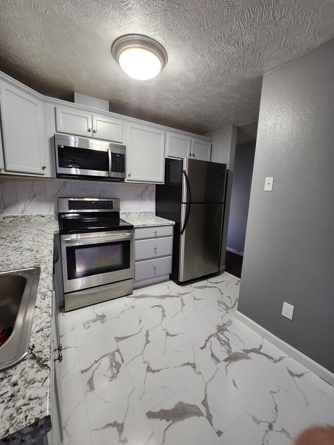 Foto del edificio - 3 Bedroom Home Excellent Location Near Sch...