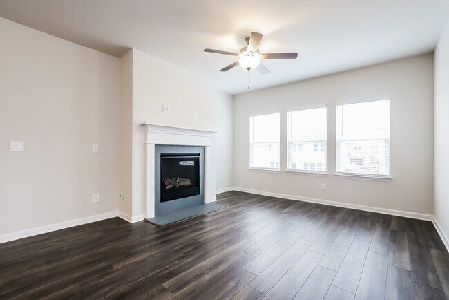 Foto del edificio - 5841 Hackberry Ln