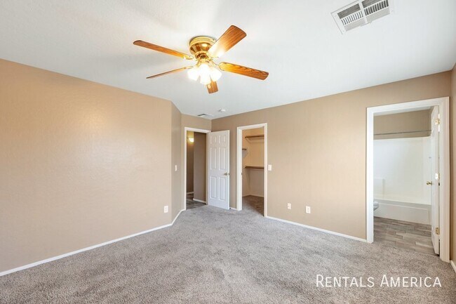Foto del edificio - 1 Week free rent with a signed 12 month le...