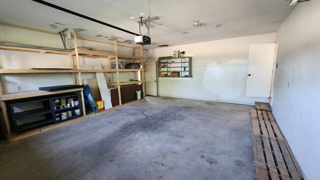 Foto del edificio - 1701 Lyndhurst Dr