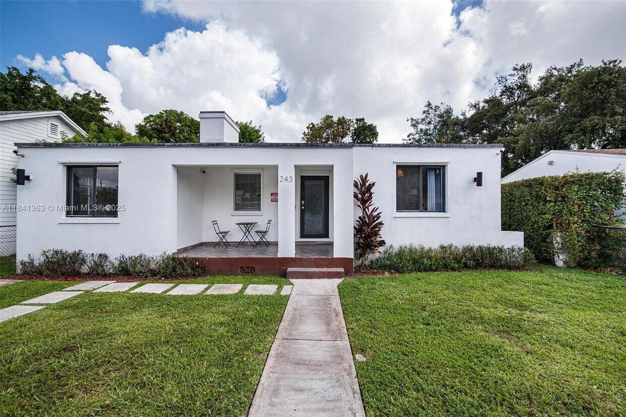 Primary Photo - 243 NW 44th St