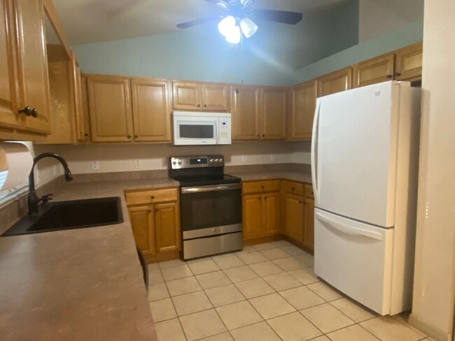 Foto del edificio - 3/2 Rental With Large Fenced Backyard