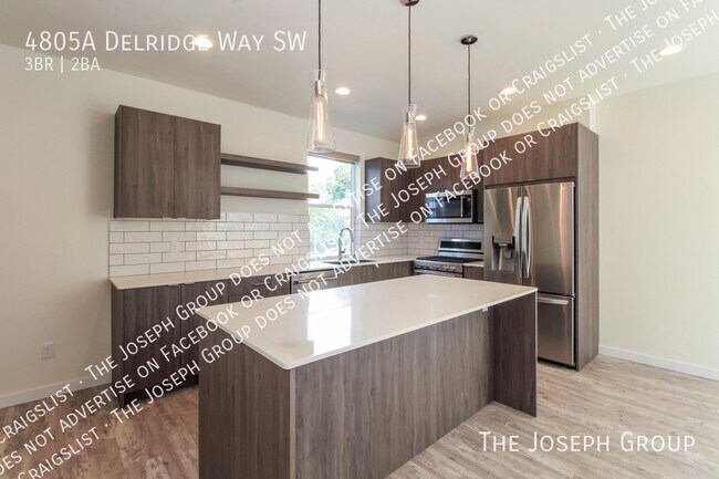 Foto del edificio - 4805 Delridge Wy SW
