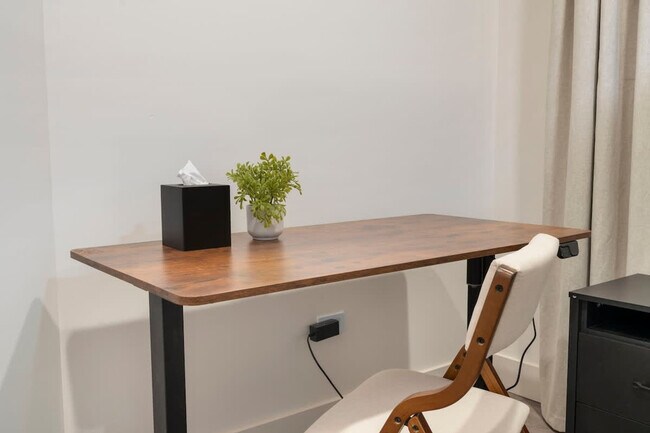 Foto del edificio - 1543 N Claremont Ave