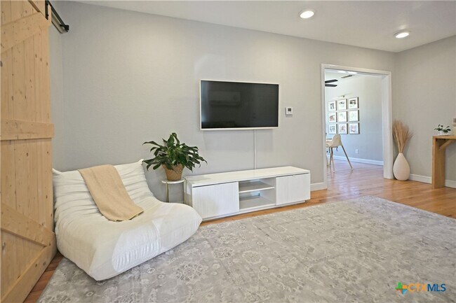 Foto del edificio - 315 Winburn Ave