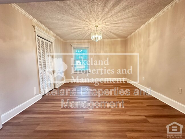 Foto del edificio - 2926 Forestgreen Dr S