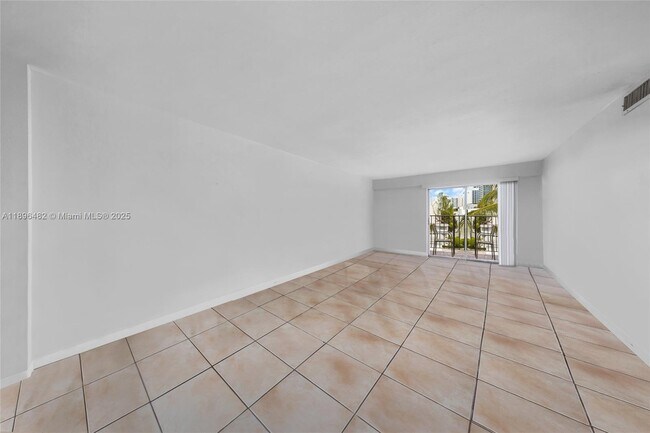 Foto del edificio - 6545 Indian Creek Dr