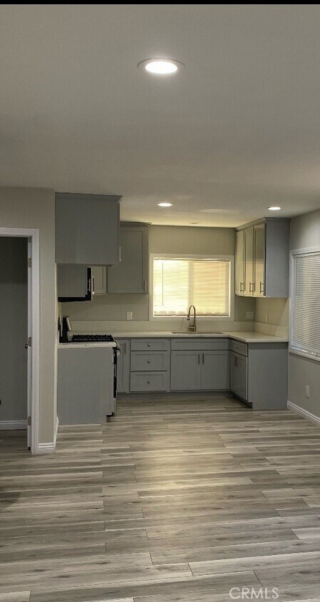 Foto principal - 638 E 85th St