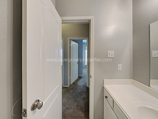 Foto del edificio - 8401 Greenfield Dr