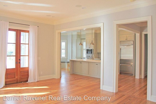 Building Photo - 4 br, 4.5 bath House - 17 Grace Lane